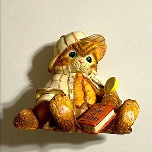 Vintage. 1994 Enesco Caliso Charming Cat Detective Figurine - Brown and Cream